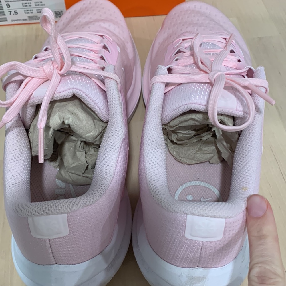 Nike Running Shoes - Picture 5 of 6